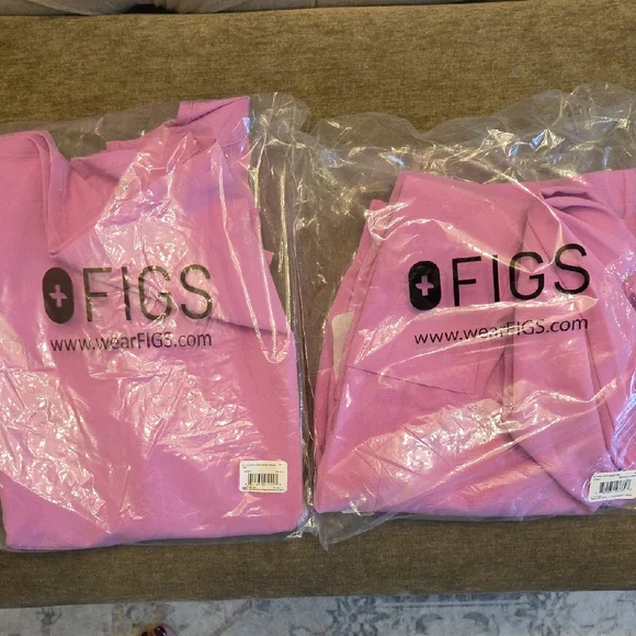 Figs Pink Cloud Scrub Set - Picture 3 of 3